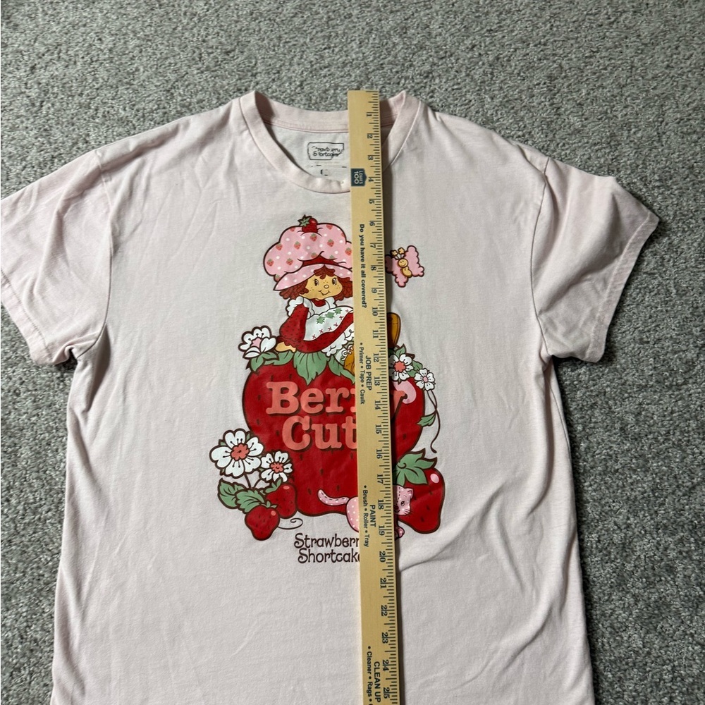 Strawberry Shortcake “Berry Cute” Graphic Tee Pale Pink Retro L/XL - Picture 4 of 4